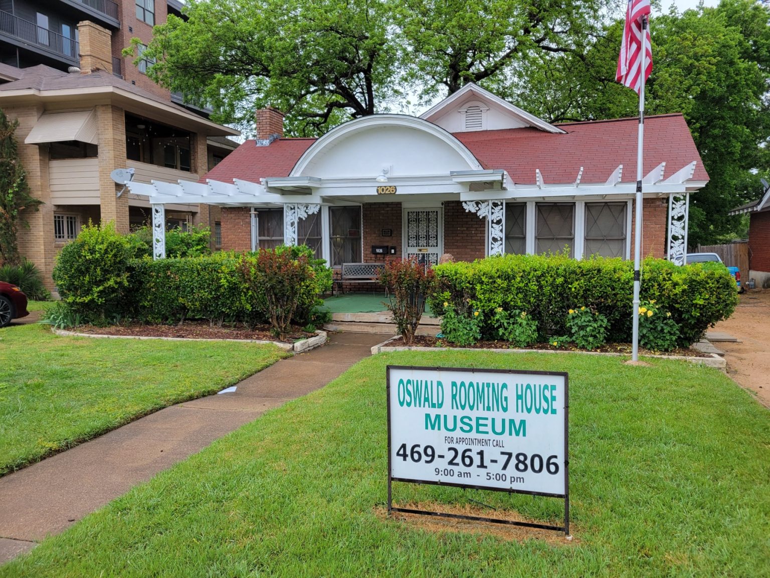 lee-harvey-oswald-rooming-house-museum-in-dallas-texas-robert-redd