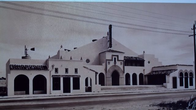 Riviera Theater Image Courtesy Cinema Treasures. The building would soon become home to Holsum Bakery which became a beloved South Miami holiday tradition. 