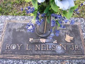 Headstone of Roy L. Nelson and his K-9 Caesar.